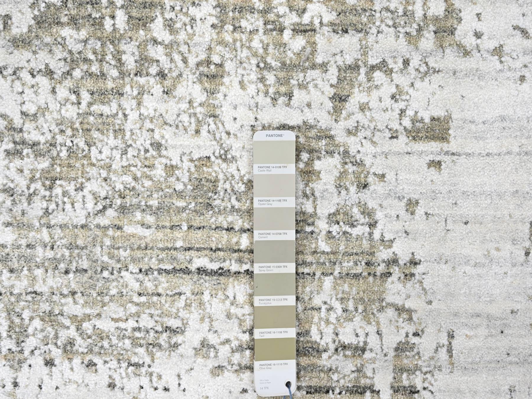 Modern / Contemporary hand-knotted wool/silk rug in Ivory, 8' x 9'11" — SKU O010281 (view 7)