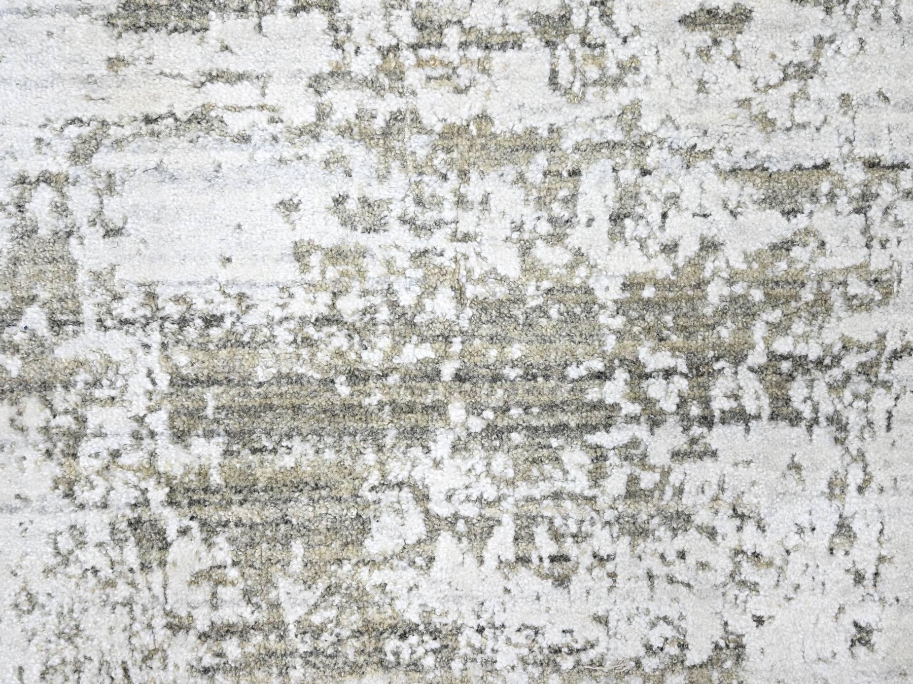 Modern / Contemporary hand-knotted wool/silk rug in Ivory, 8' x 9'11" — SKU O010281 (view 8)