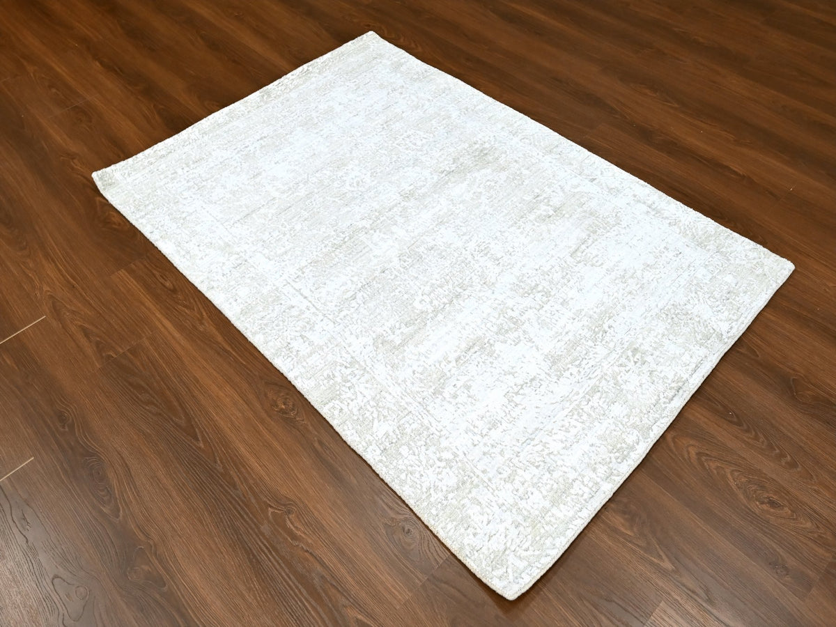 Modern / Contemporary hand-knotted wool/silk rug in Gray, 4'1" x 5'10" — SKU O010284 (view 2)