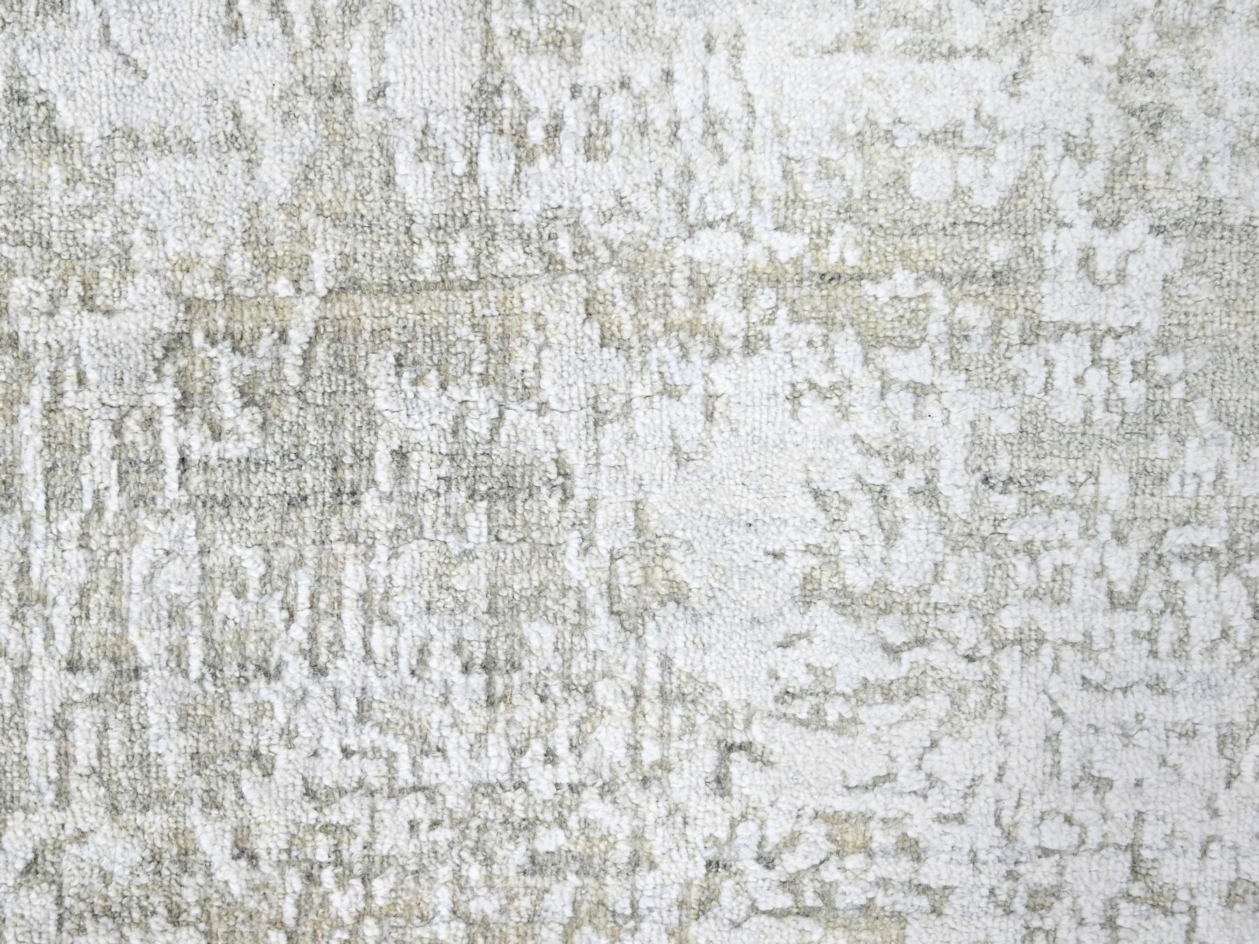 Modern / Contemporary hand-knotted wool/silk rug in Gray, 4'1" x 5'10" — SKU O010284 (view 5)