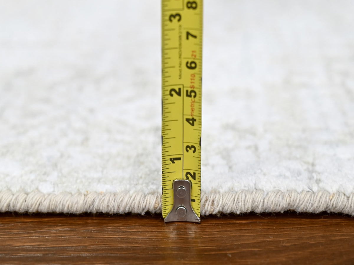 Modern / Contemporary hand-knotted wool/silk rug in Gray, 4'1" x 5'10" — SKU O010284 (view 7)