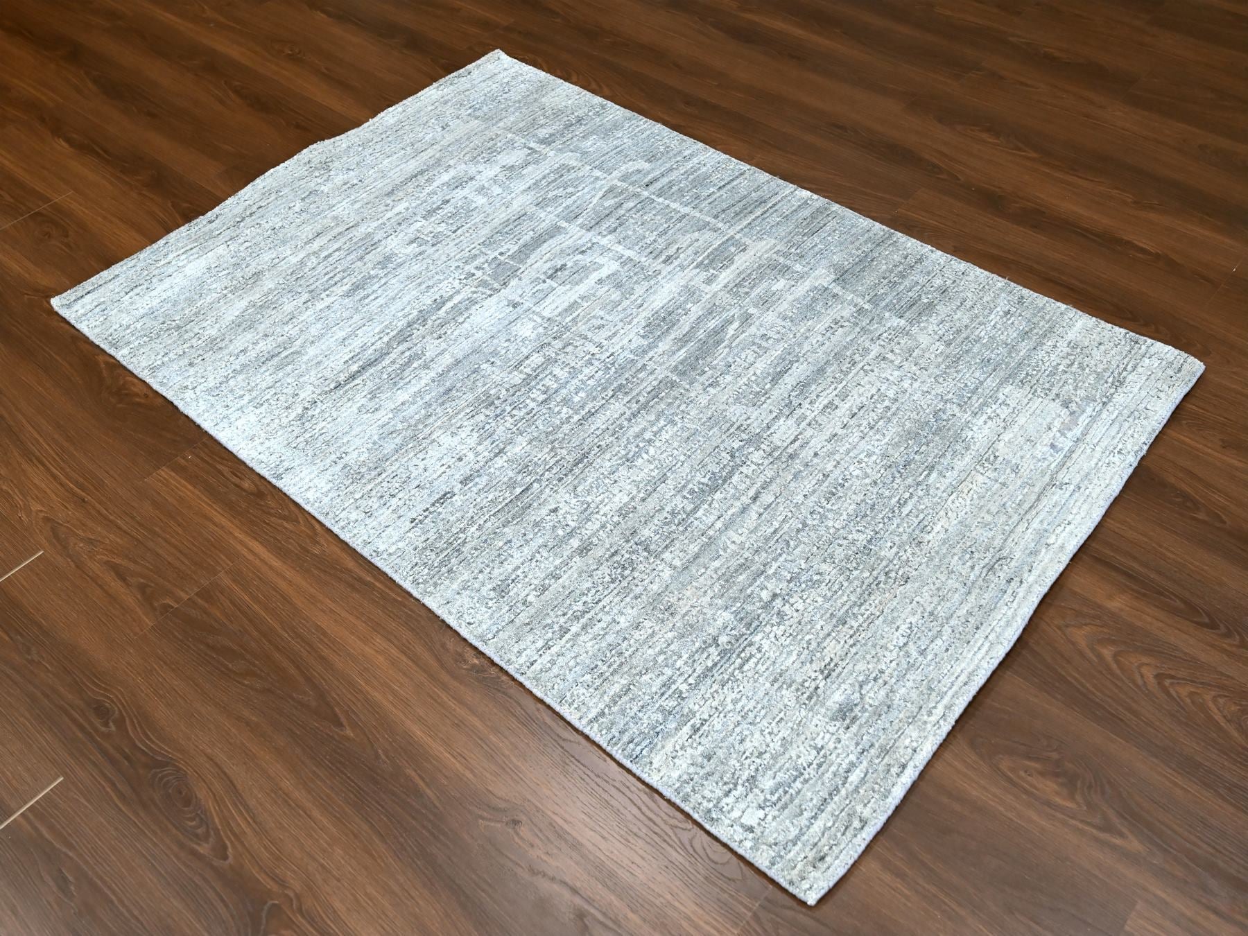 Modern / Contemporary hand-knotted wool/silk rug in Gray, 4'2" x 6' — SKU O010289 (view 2)