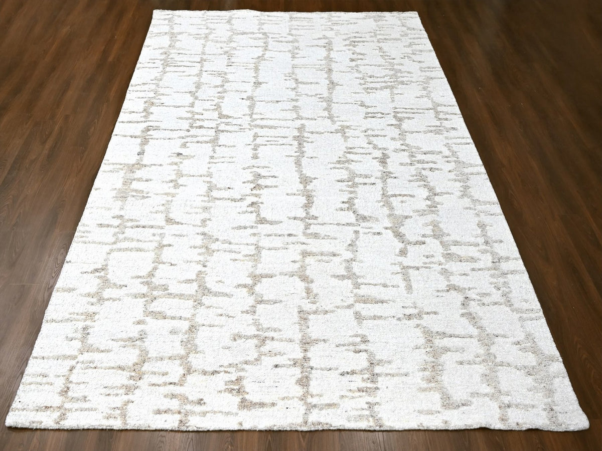 Modern / Contemporary hand-knotted wool rug in Ivory, 9'10" x 13'10" — SKU O010292 (view 2)
