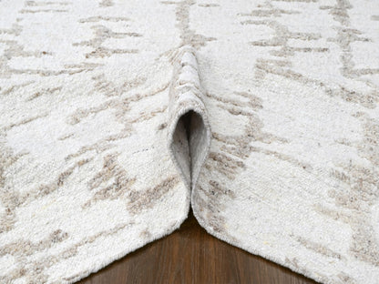 Modern / Contemporary hand-knotted wool rug in Ivory, 9'10" x 13'10" — SKU O010292 (view 5)