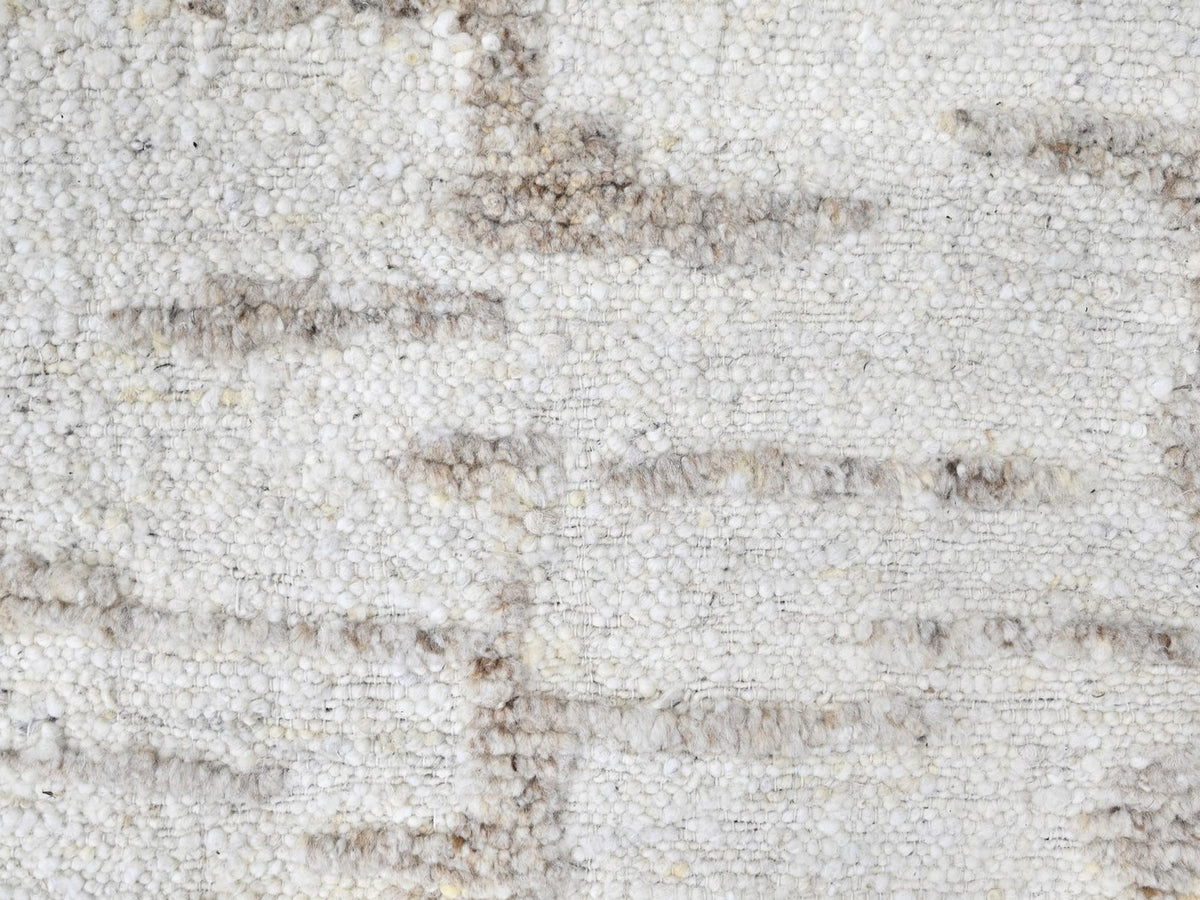 Modern / Contemporary hand-knotted wool rug in Ivory, 9'10" x 13'10" — SKU O010292 (view 8)
