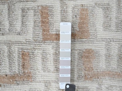 Modern / Contemporary hand-knotted wool rug in Ivory, 2'1" x 3' — SKU O010330 (view 3)