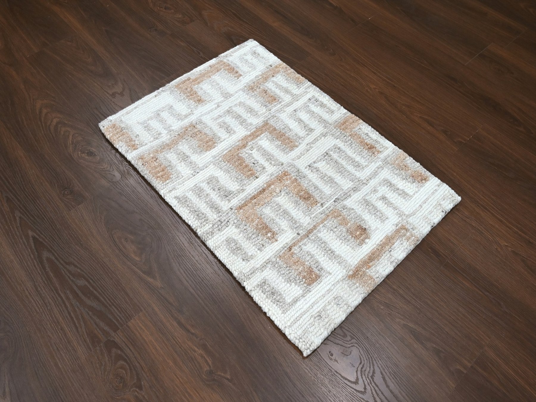 Modern / Contemporary hand-knotted wool rug in Ivory, 2'1" x 3' — SKU O010331 (view 2)