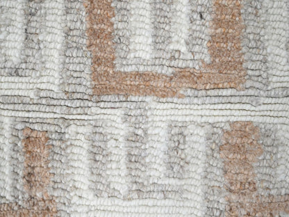 Modern / Contemporary hand-knotted wool rug in Ivory, 2'1" x 3' — SKU O010331 (view 4)