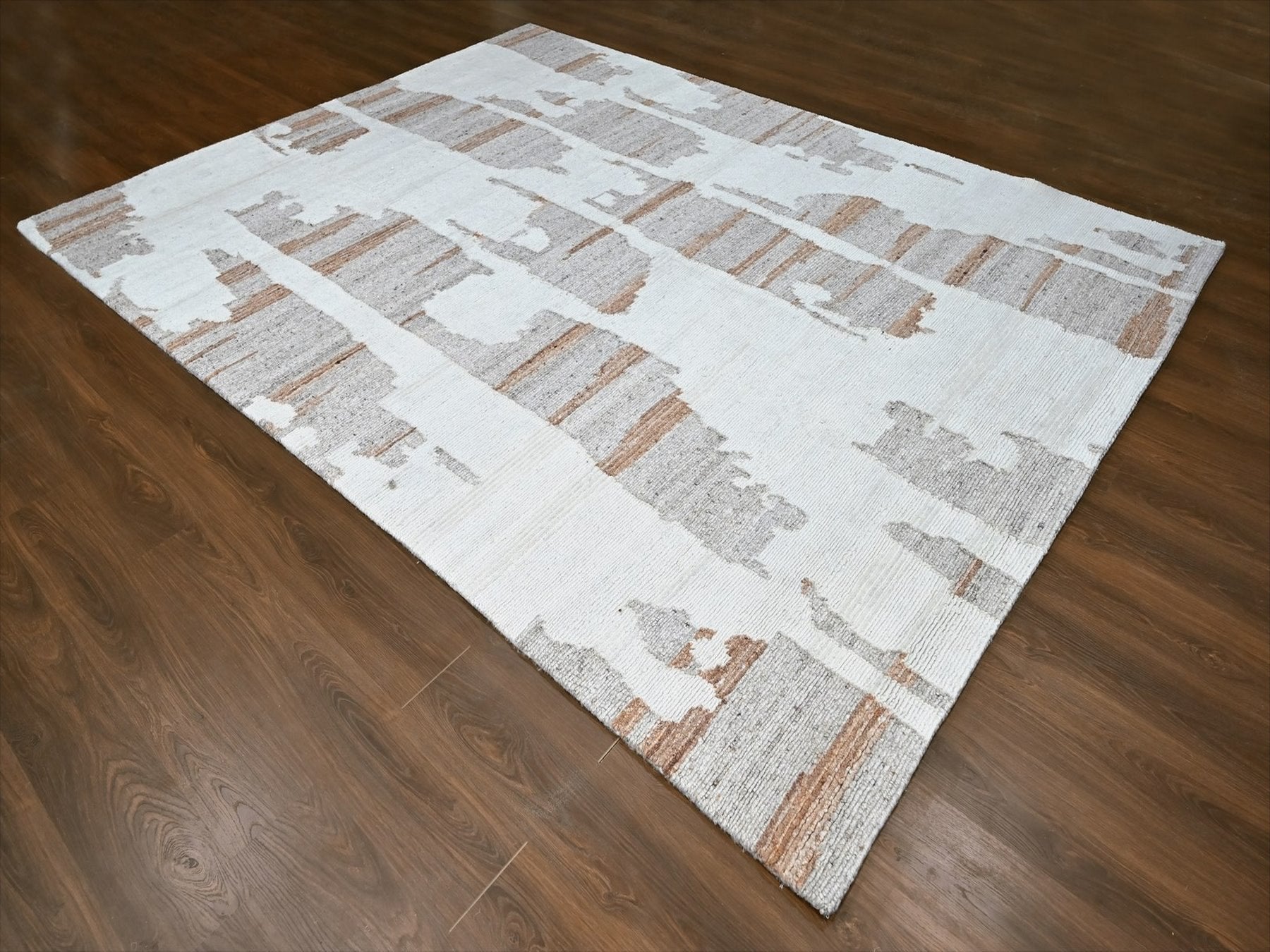 Modern / Contemporary hand-knotted wool rug in Ivory, 9'2" x 12' — SKU O010334 (view 3)