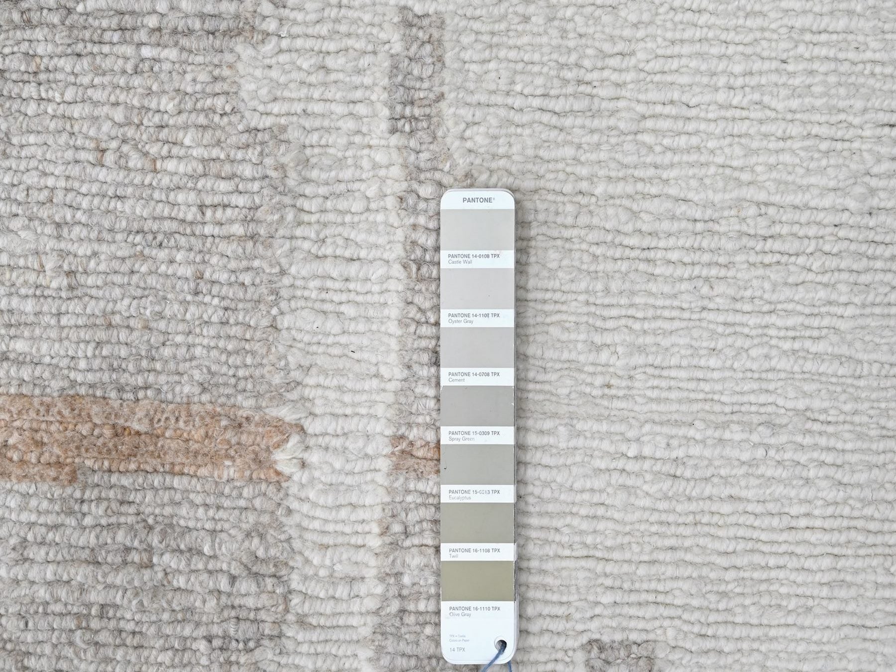 Modern / Contemporary hand-knotted wool rug in Ivory, 9'2" x 12' — SKU O010334 (view 7)