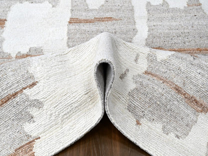 Modern / Contemporary hand-knotted wool rug in Ivory, 8'2" x 10' — SKU O010335 (view 5)