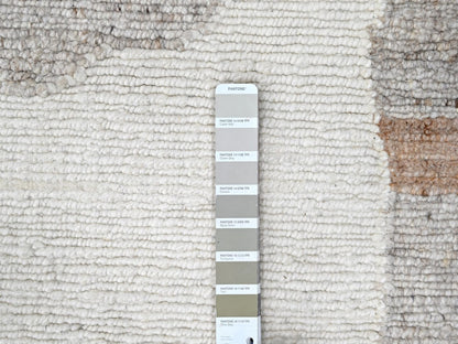 Modern / Contemporary hand-knotted wool rug in Ivory, 8'2" x 10' — SKU O010335 (view 7)
