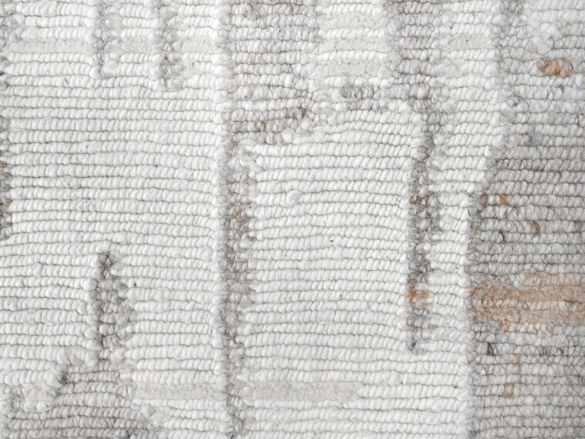 Modern / Contemporary hand-knotted wool rug in Ivory, 2'1" x 2'11" — SKU O010337 (view 4)