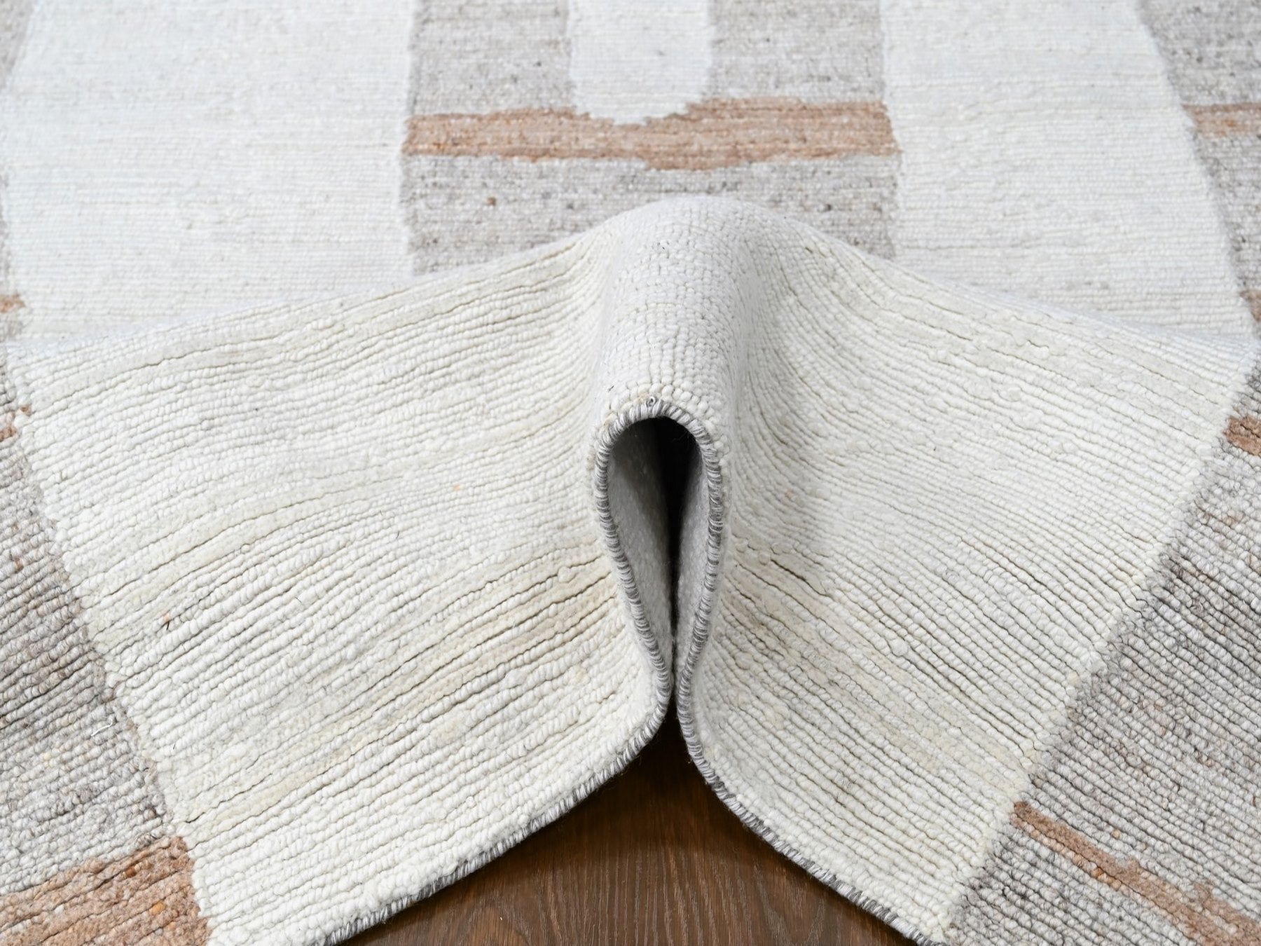 Modern / Contemporary hand-knotted wool rug in Ivory, 9'3" x 12' — SKU O010338 (view 5)