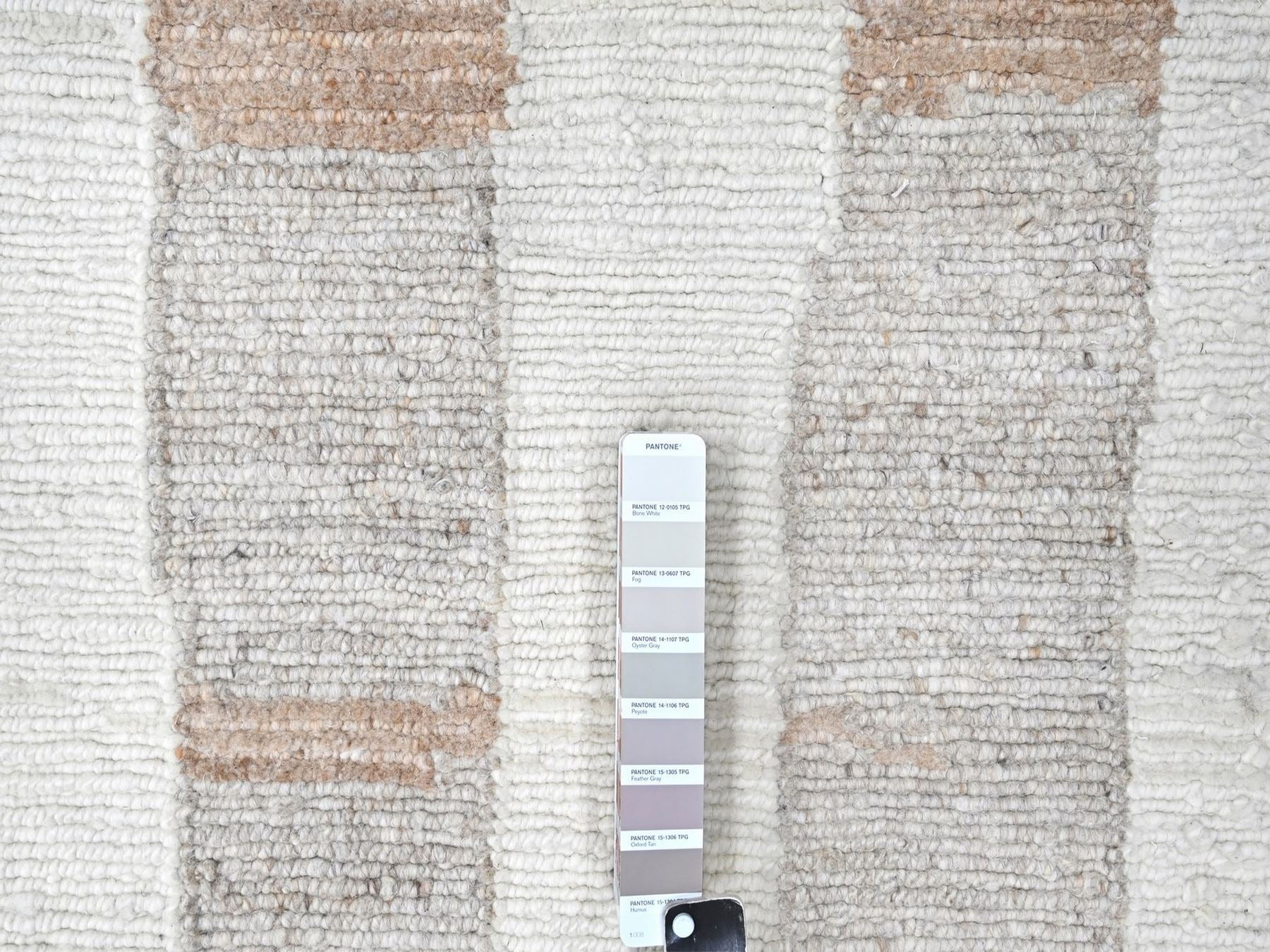 Modern / Contemporary hand-knotted wool rug in Ivory, 9'3" x 12' — SKU O010338 (view 7)