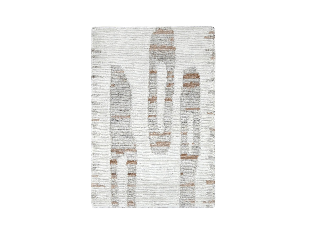 Modern / Contemporary hand-knotted wool rug in Ivory, 2'2" x 3' — SKU O010342