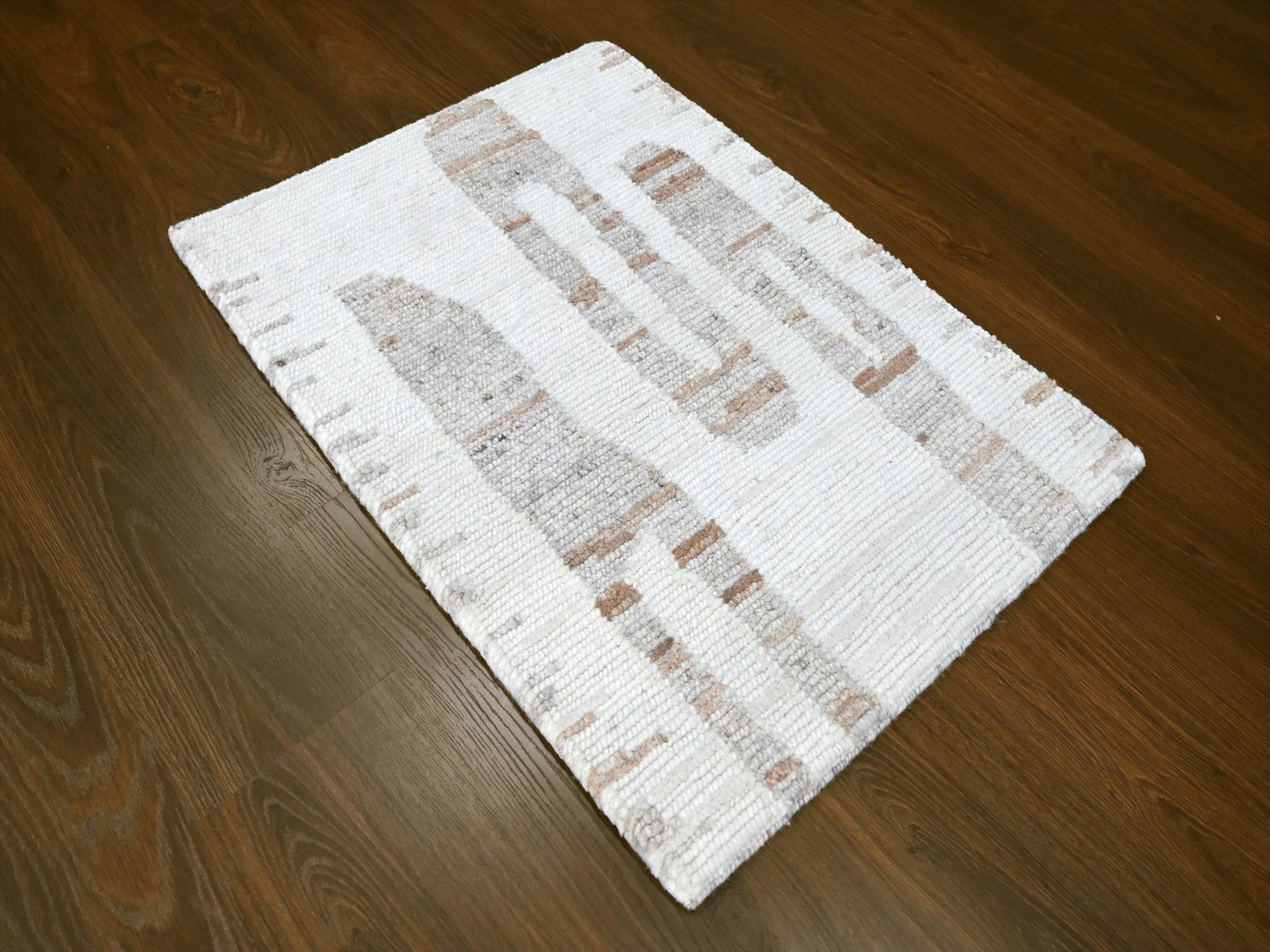 Modern / Contemporary hand-knotted wool rug in Ivory, 2'2" x 3' — SKU O010342 (view 2)
