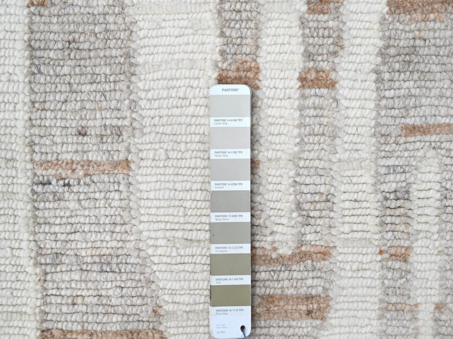 Modern / Contemporary hand-knotted wool rug in Ivory, 2'2" x 3' — SKU O010342 (view 3)