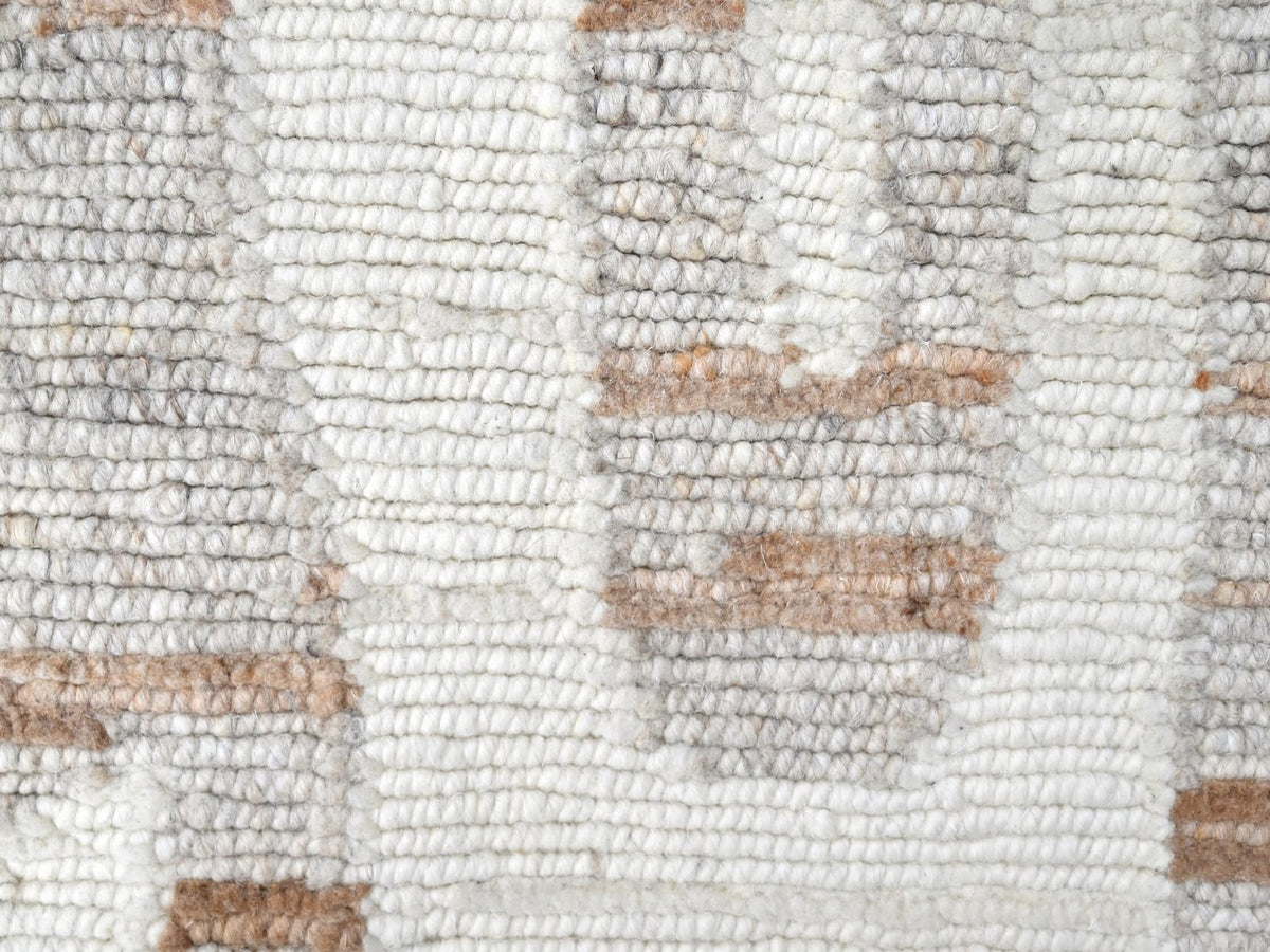 Modern / Contemporary hand-knotted wool rug in Ivory, 2'2" x 3' — SKU O010342 (view 4)