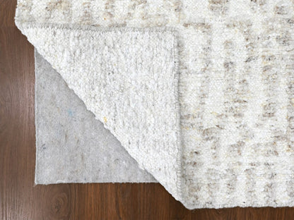 Modern / Contemporary hand-knotted wool runner in Ivory, 2'6" x 11'10" — SKU O010343 (view 3)