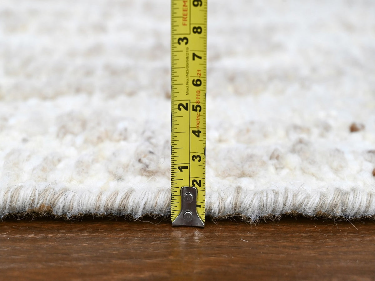 Modern / Contemporary hand-knotted wool runner in Ivory, 2'6" x 11'10" — SKU O010343 (view 7)