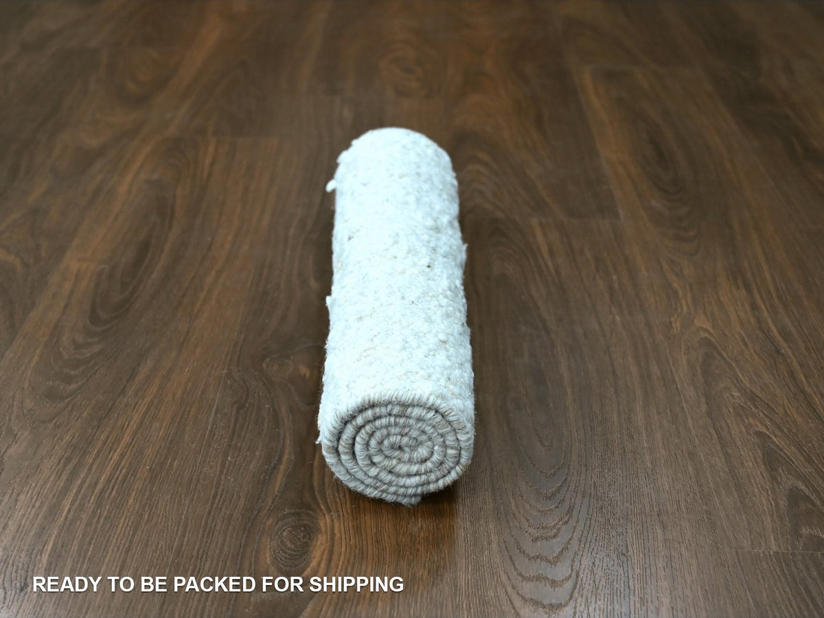 Modern / Contemporary hand-knotted wool rug in Ivory, 1'11" x 2'11" — SKU O010344 (view 5)