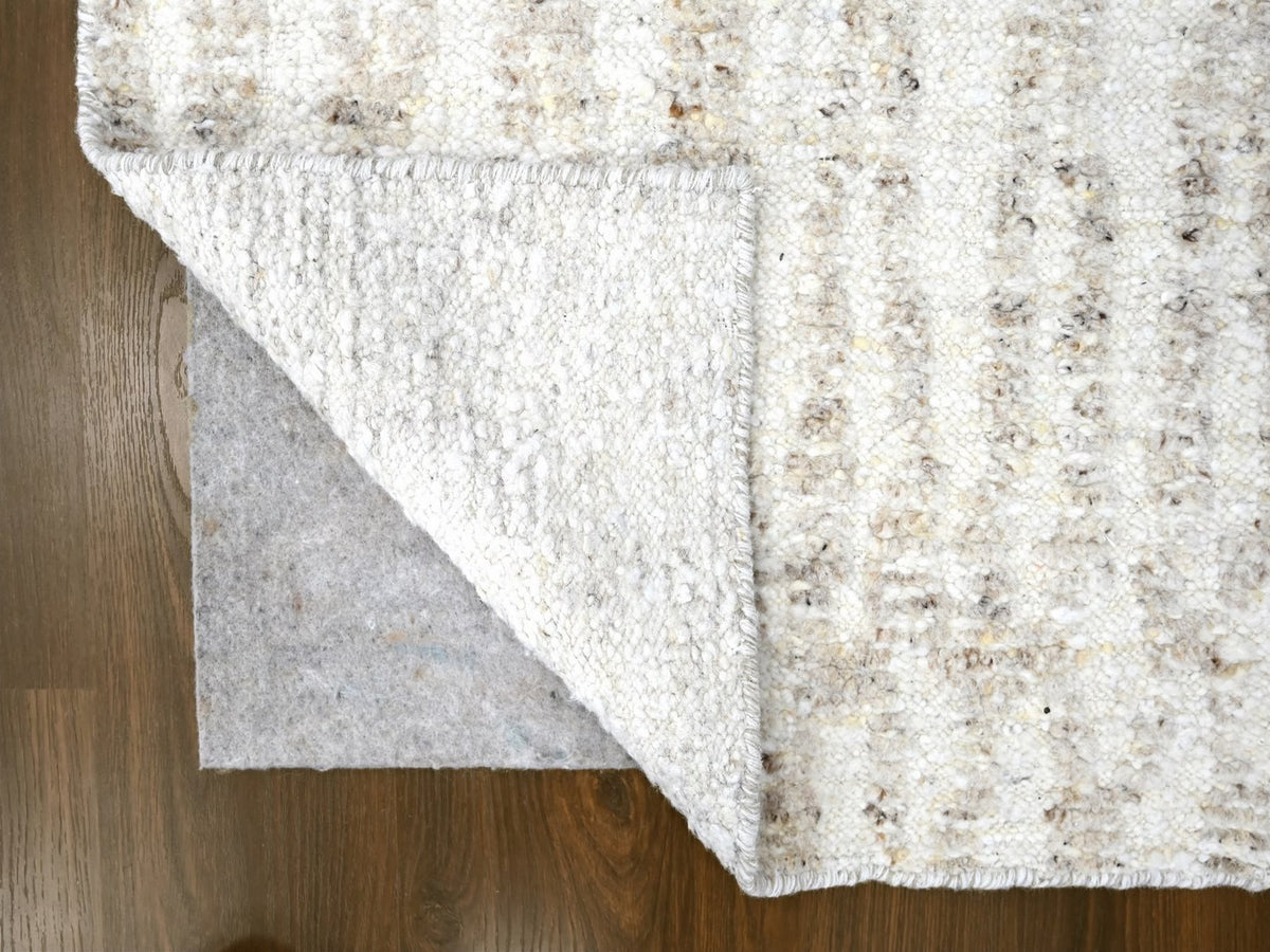Modern / Contemporary hand-knotted wool runner in Ivory, 2'6" x 7'9" — SKU O010345 (view 3)