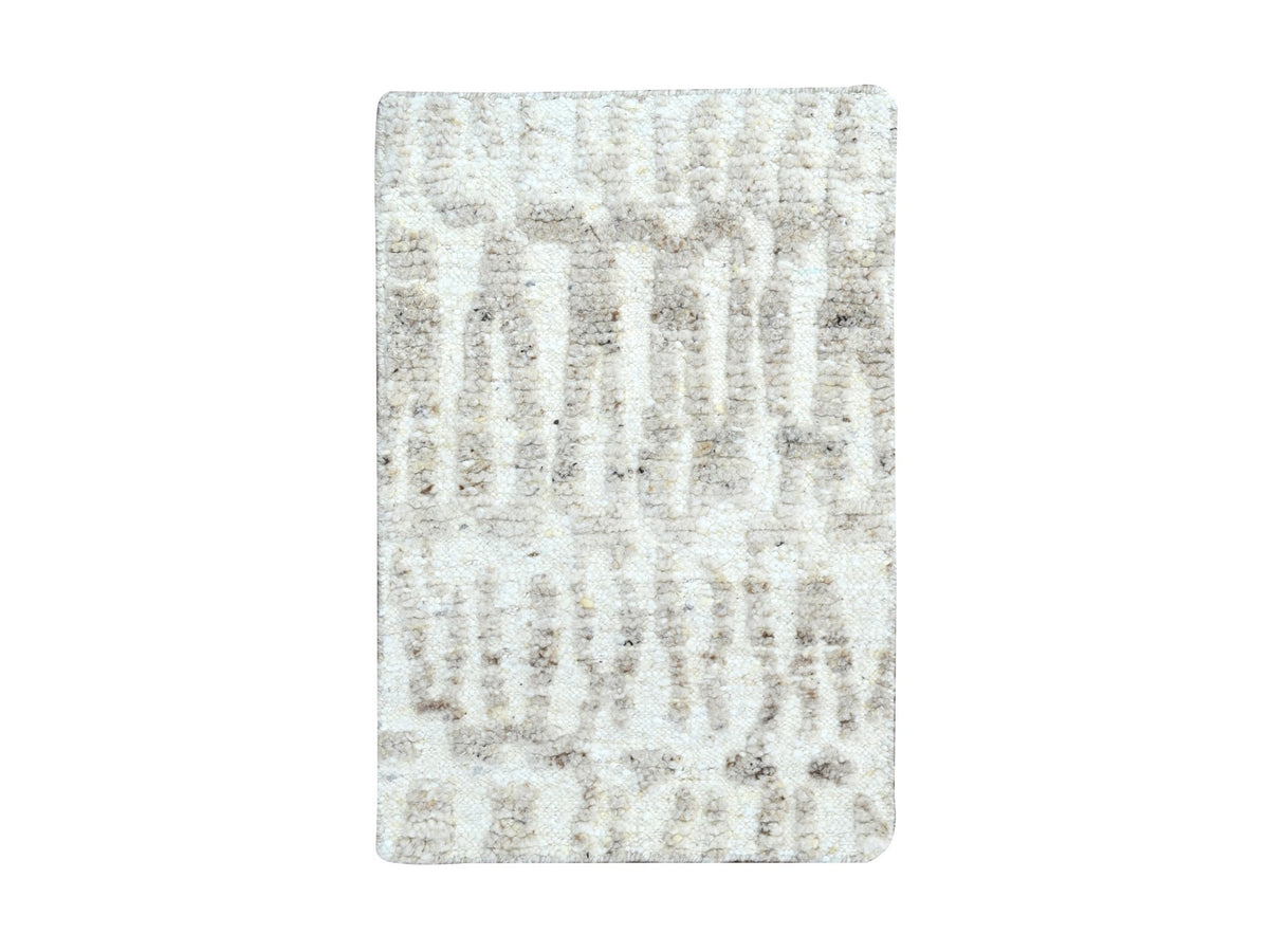 Modern / Contemporary hand-knotted wool rug in Ivory, 2' x 2'9" — SKU O010346