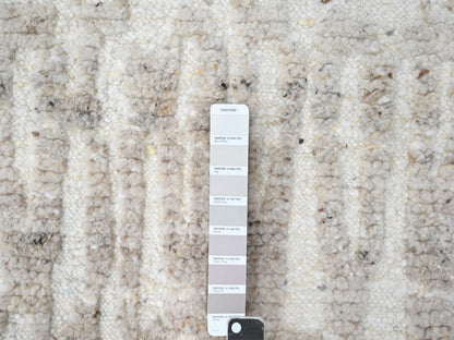Modern / Contemporary hand-knotted wool rug in Ivory, 2' x 2'9" — SKU O010346 (view 3)