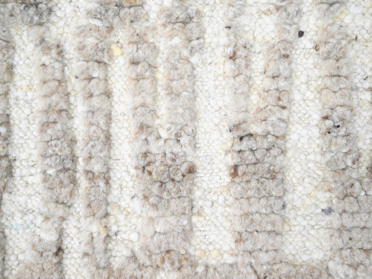 Modern / Contemporary hand-knotted wool rug in Ivory, 2' x 2'9" — SKU O010346 (view 4)