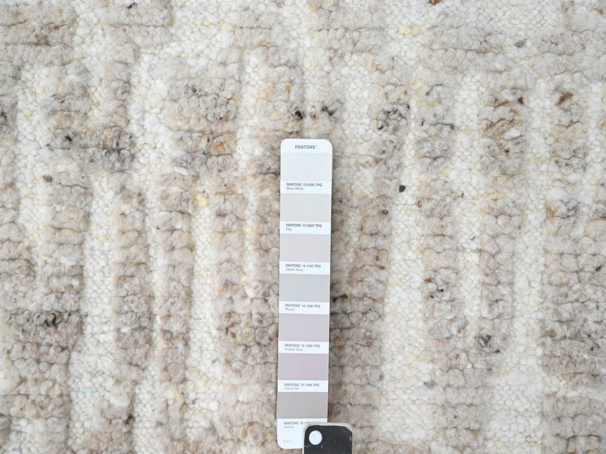 Modern / Contemporary hand-knotted wool rug in Ivory, 2' x 2'11" — SKU O010348 (view 3)