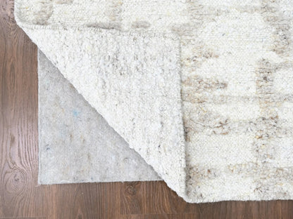 Modern / Contemporary hand-knotted wool runner in Ivory, 2'7" x 9'10" — SKU O010354 (view 3)