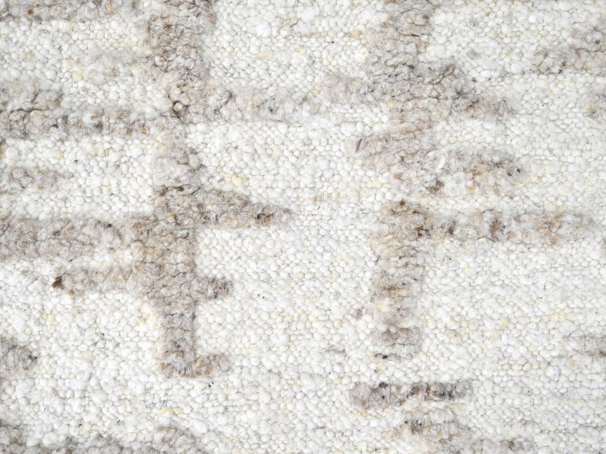 Modern / Contemporary hand-knotted wool runner in Ivory, 2'7" x 9'10" — SKU O010354 (view 5)
