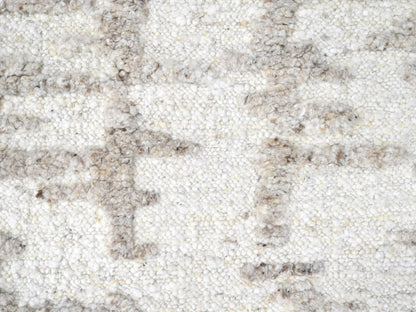 Modern / Contemporary hand-knotted wool runner in Ivory, 2'7" x 9'10" — SKU O010354 (view 5)