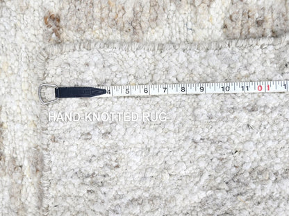 Modern / Contemporary hand-knotted wool runner in Ivory, 2'7" x 9'10" — SKU O010354 (view 8)
