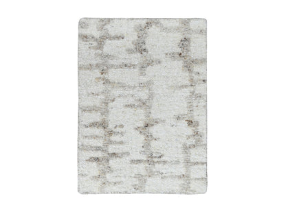 Modern / Contemporary hand-knotted wool rug in Ivory, 2' x 2'10" — SKU O010355