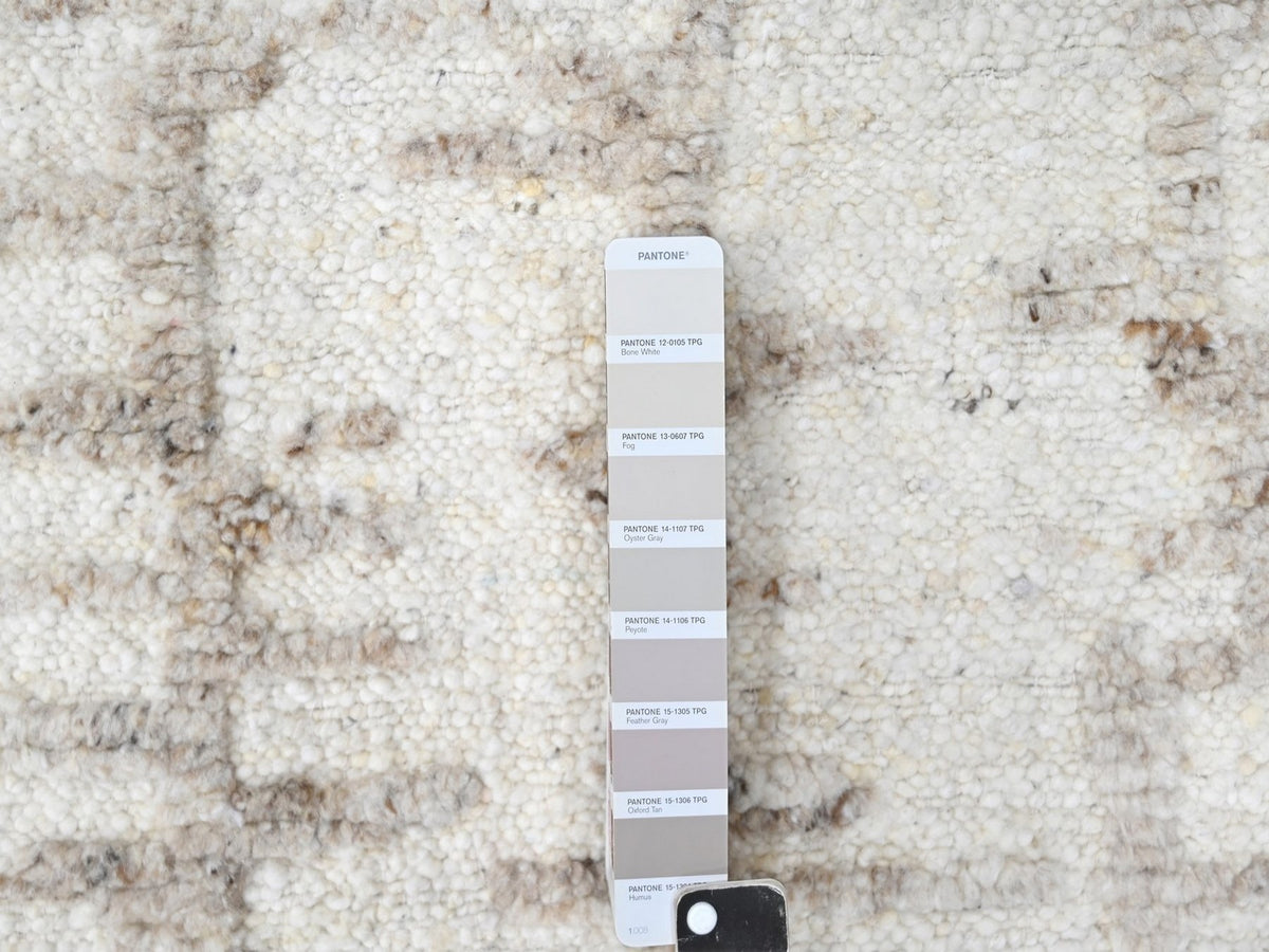 Modern / Contemporary hand-knotted wool rug in Ivory, 2' x 2'10" — SKU O010355 (view 3)