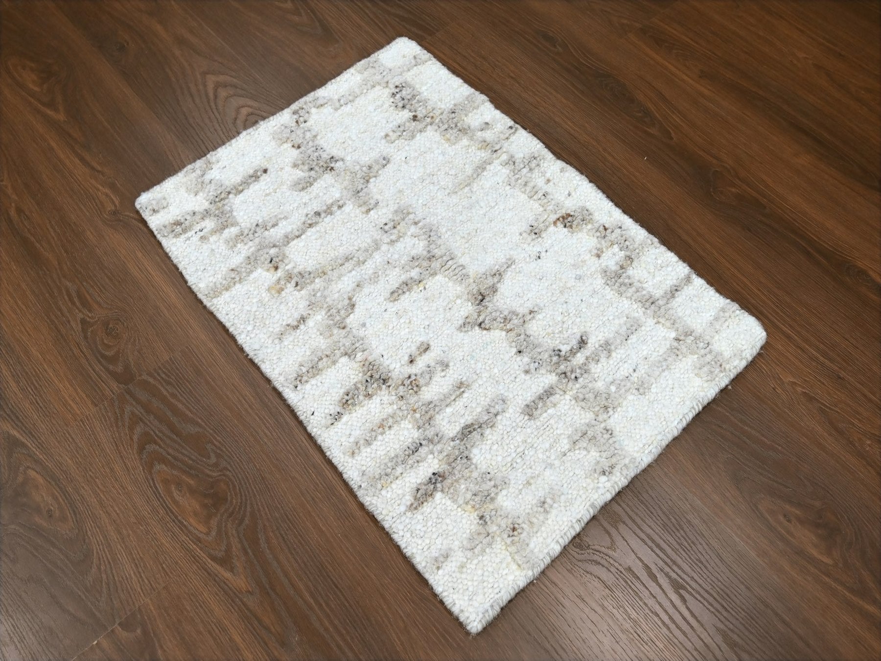 Modern / Contemporary hand-knotted wool rug in Ivory, 2' x 2'10" — SKU O010356 (view 2)