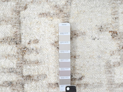 Modern / Contemporary hand-knotted wool rug in Ivory, 2' x 2'10" — SKU O010356 (view 3)