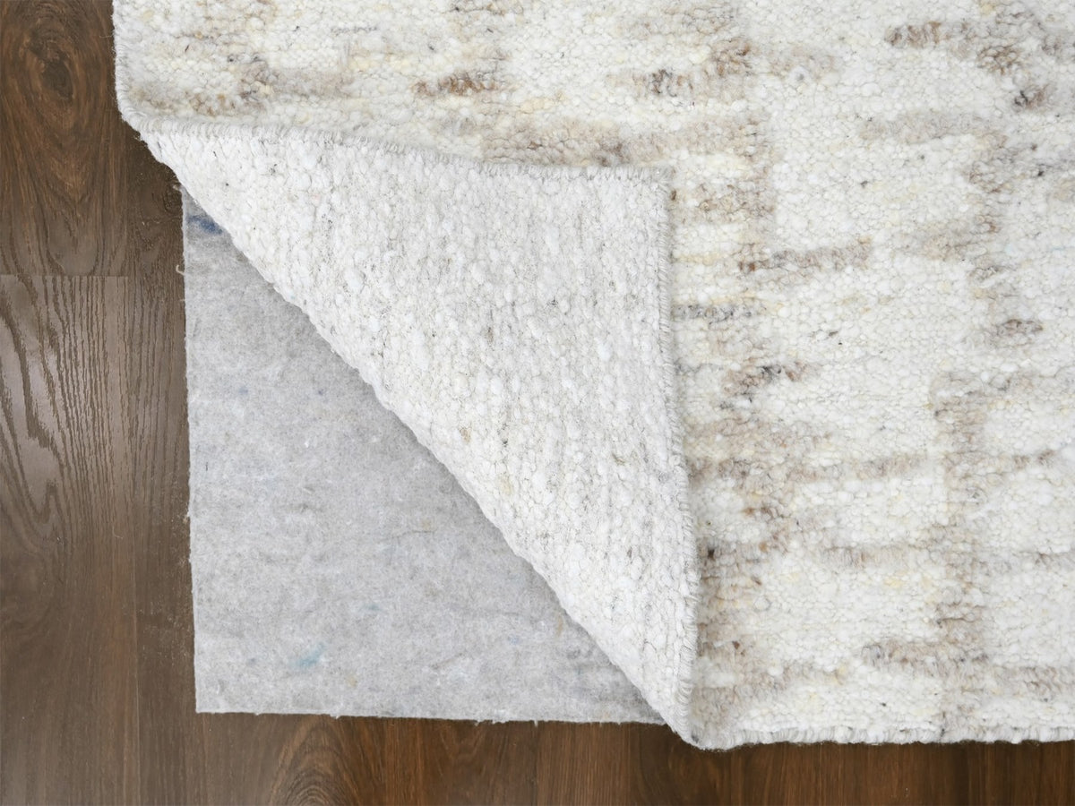 Modern / Contemporary hand-knotted wool runner in Ivory, 2'6" x 8' — SKU O010357 (view 3)