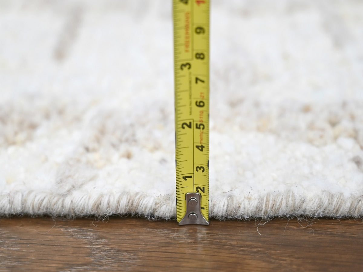 Modern / Contemporary hand-knotted wool runner in Ivory, 2'6" x 8' — SKU O010357 (view 7)