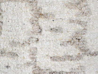 Modern / Contemporary hand-knotted wool runner in Ivory, 2'6" x 11'10" — SKU O010358 (view 5)