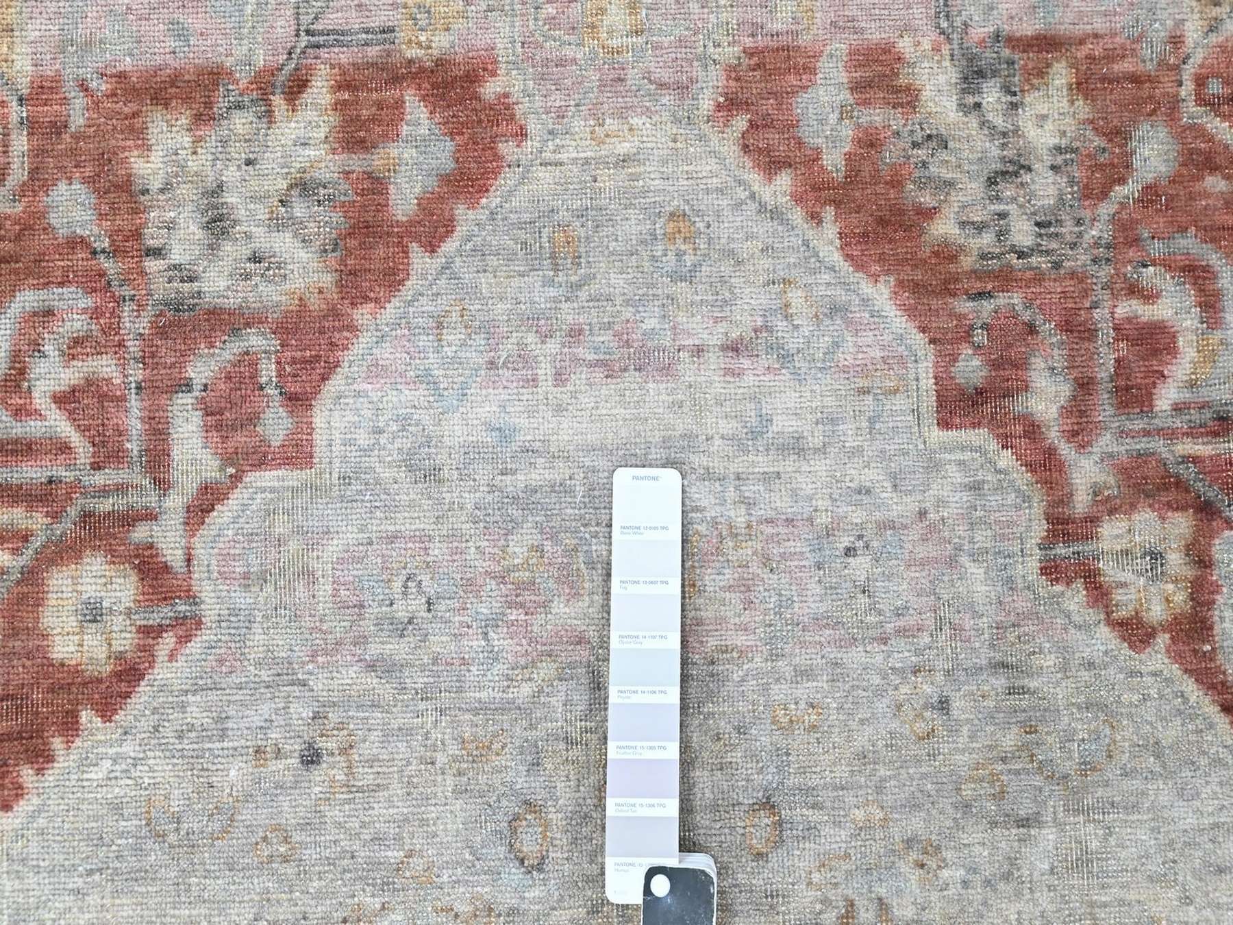 Mahal Oushak hand-knotted wool rug in Ivory, 6' x 9'1" — SKU O010402 (view 4)