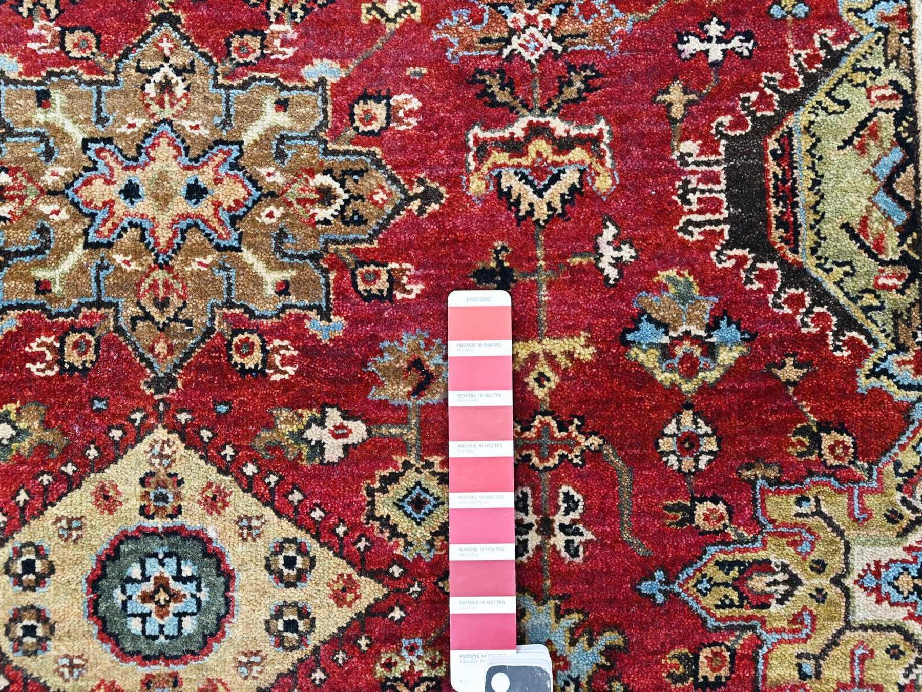 Heriz hand-knotted wool rug in Red & Beige, 5'1" x 6'10" — SKU O010405 (view 4)