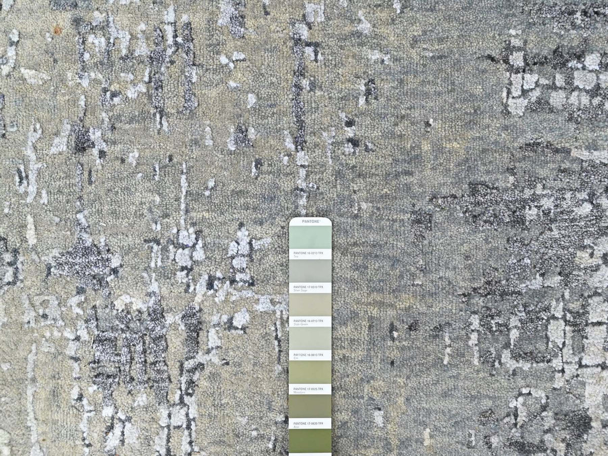 Modern / Contemporary hand-knotted wool/silk rug in Gray, 6'1" x 9' — SKU O010438 (view 4)