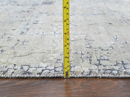 Modern / Contemporary hand-knotted wool/silk rug in Gray, 6'1" x 9' — SKU O010438 (view 7)