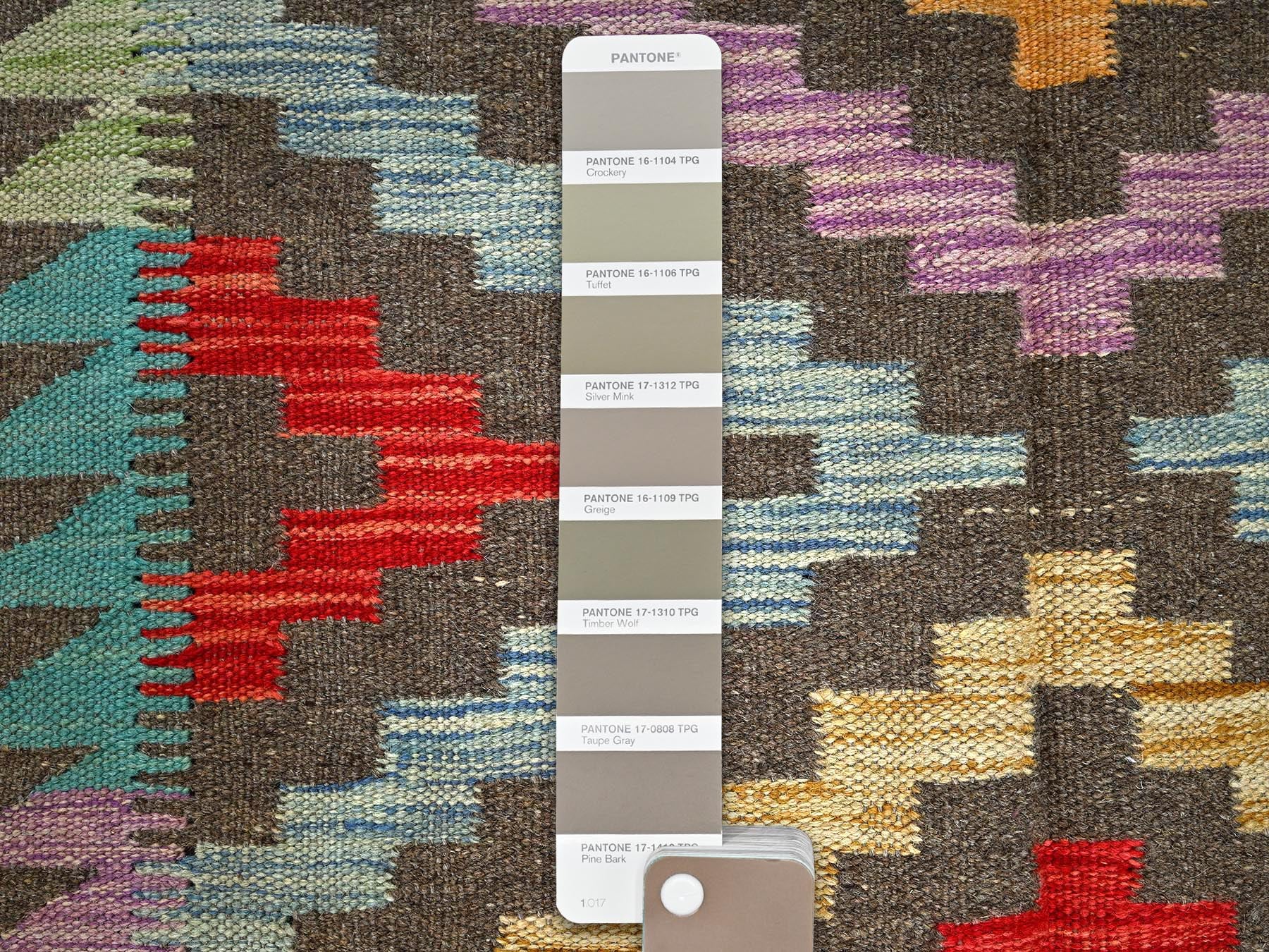 Kilim Flat-Weave hand-knotted wool runner in Gray, 2'9" x 9'10" — SKU O01170 (view 4)