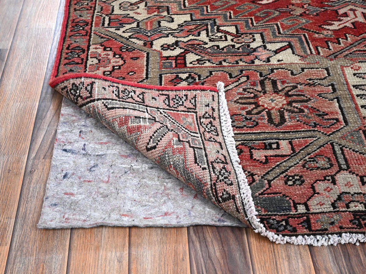 Heriz Heriz hand-knotted wool rug in Red, 7'6" x 10'7" — SKU O01249 (view 4)