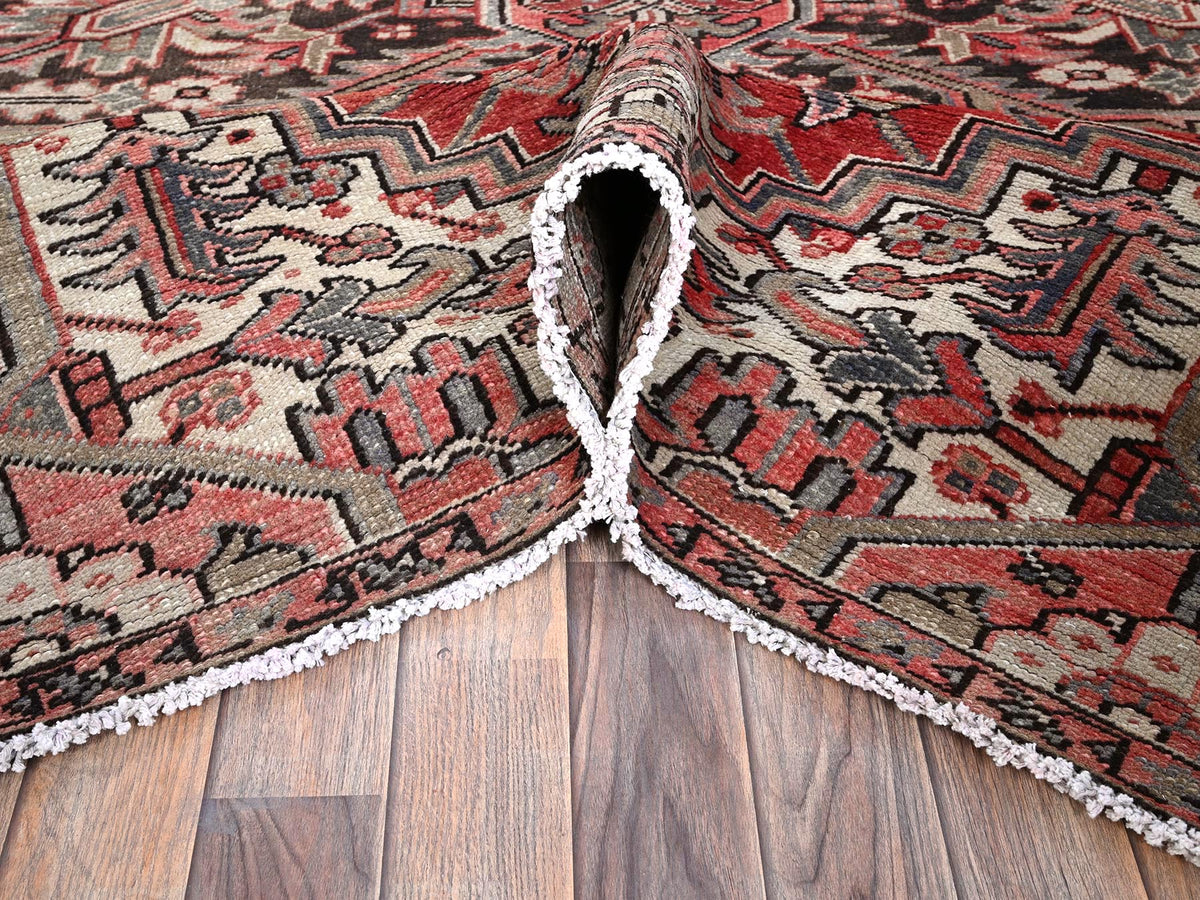 Heriz Heriz hand-knotted wool rug in Red, 7'6" x 10'7" — SKU O01249 (view 5)