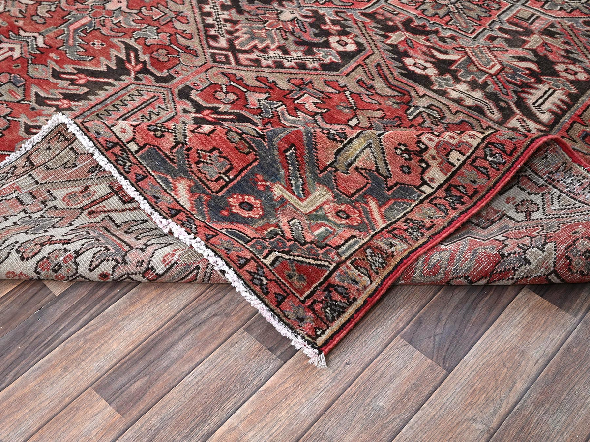 Heriz Heriz hand-knotted wool rug in Red, 7'6" x 10'7" — SKU O01249 (view 6)